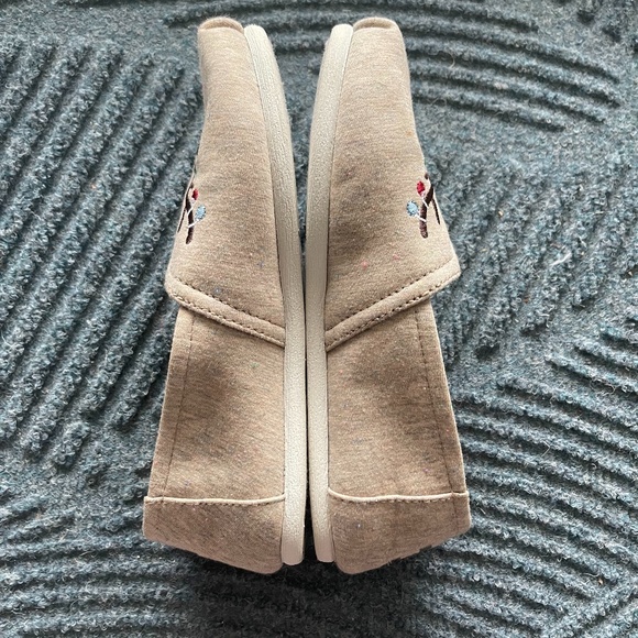 TOMS Embroidered Reindeer Seasonal Classic Alpargata - 6.5 - Picture 4 of 11